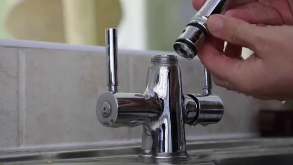 leaking-tap-mixer-repair-singapore